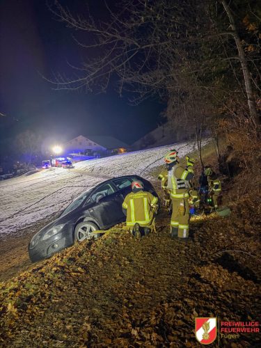FF-Fuegen- -Fahrzeugbergung-10