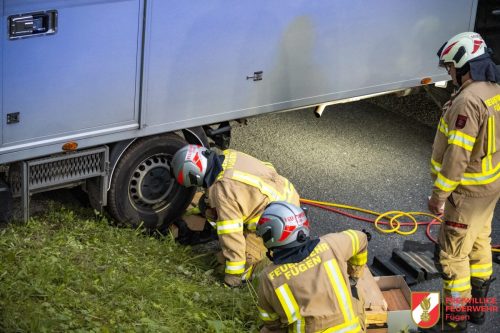 FFW-Fuegen-Bergung-klein-LKW-5