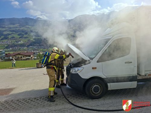 FFW-Fuegen-Brand-KFZ-1