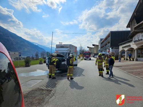 FFW-Fuegen-Brand-KFZ-3